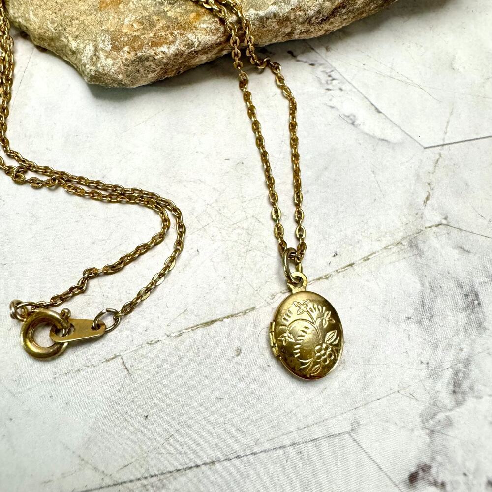 Tiny Vintage Locket Gold Tone Oval Pendant Necklace Dainty Etched 16" Chain READ